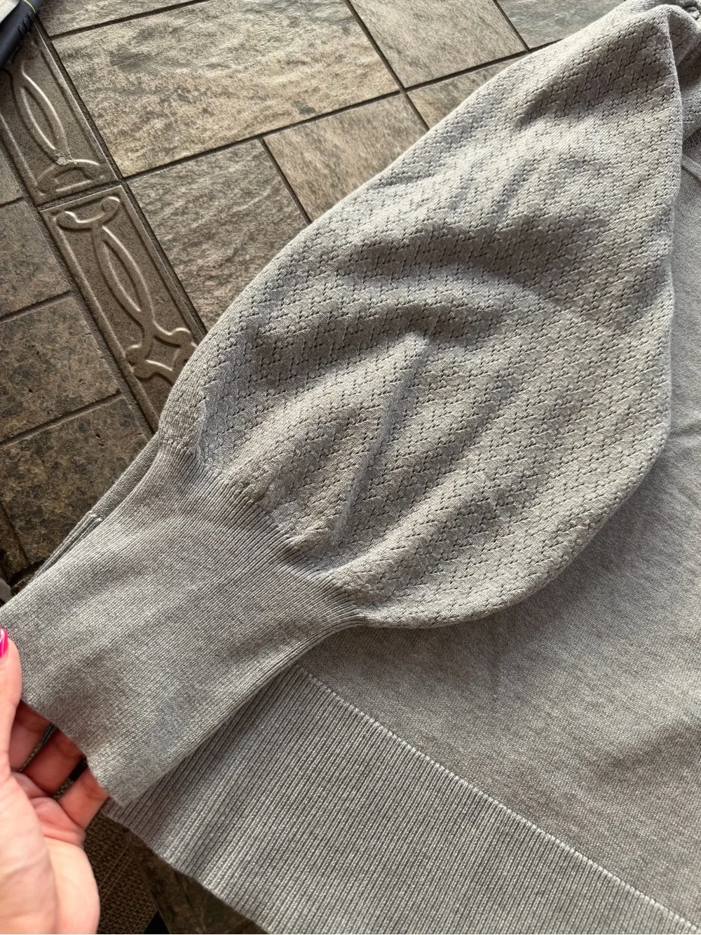 Cable & Gauge Light Gray Puff-Sleeve Long Sleeve Top - Picture 4 of 8